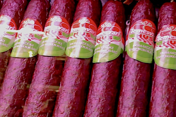 Kötelezően akciós árstopos kolbász a pult alól mennyi? - Selmeci János jegyzete