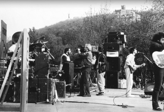 Vasárnap az LGT-től lesz hangos a Tabán