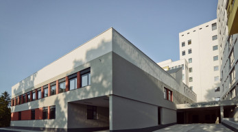 Ördögi tempó: Két helyen már márciusban megvolt, ki szállítja az új kórházi beléptetőket