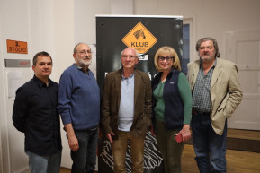 Infláció, dezinformáció, könnygáz és pápalátogatás