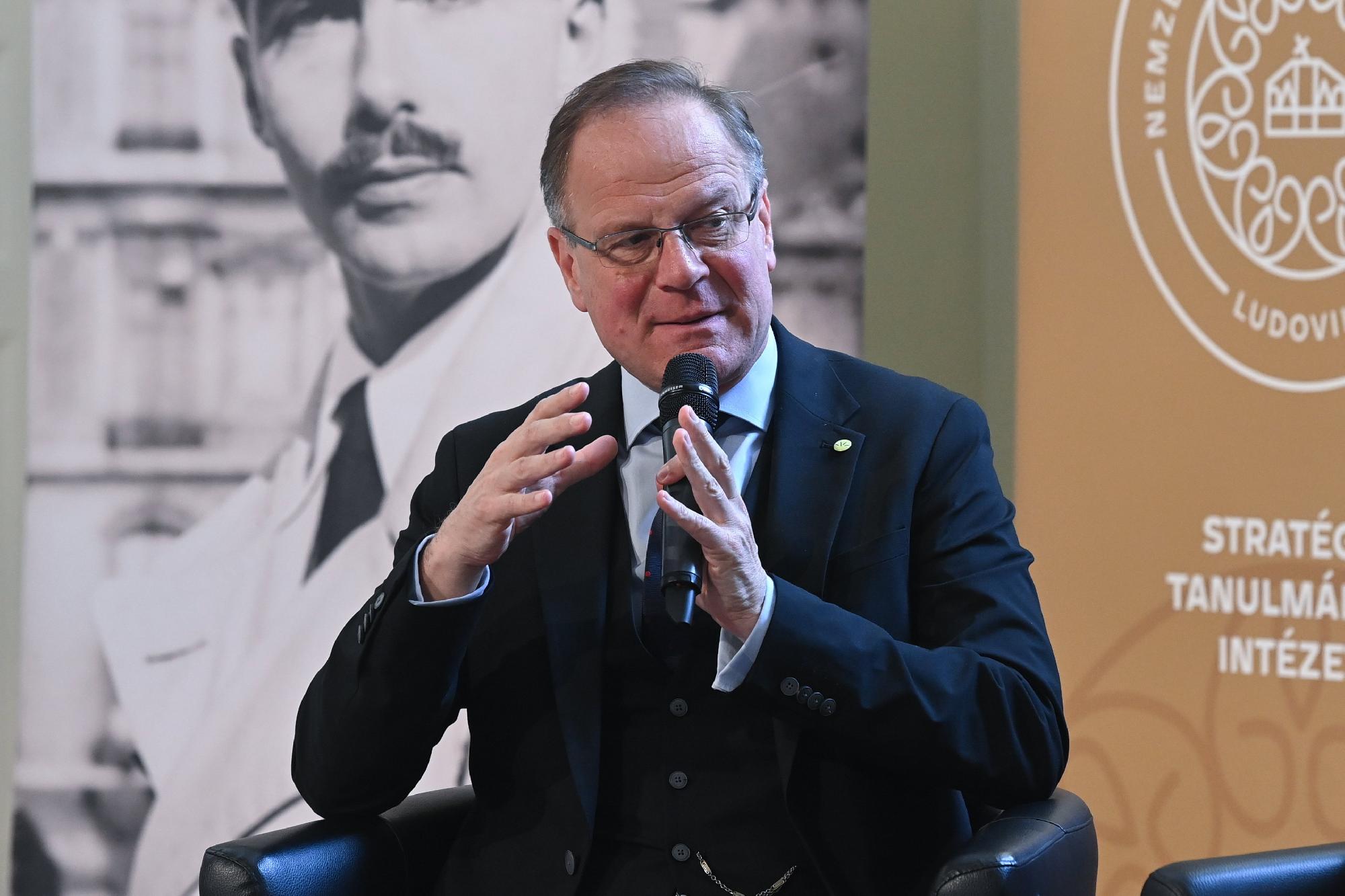 Konferencia az EU történetének tanulságairól a Nemzeti Köz