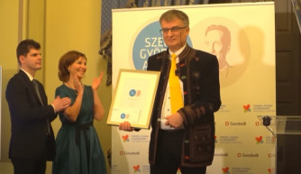 Elhatárolódik a Szent-Györgyi díjat odaítélő cég a konteós orvos nyilatkozataitól