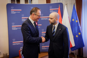 Trolival karambolozott a budapesti lengyel nagykövet, kórházba vitték