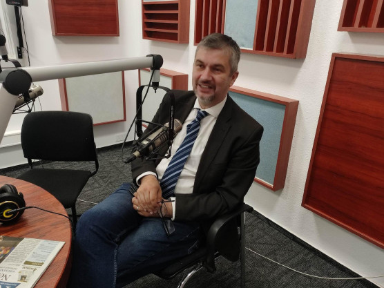 Hadházy: Nem csurran-cseppen az információ, lassan túl sok van