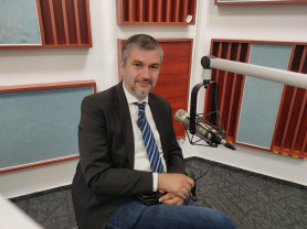 Dull nem érti, mit akart Hadházy a videóval, amelyben Orbán 