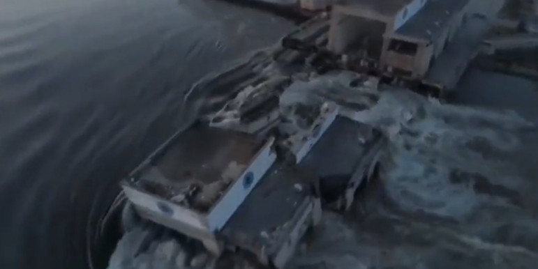 Felrobbant a Dnyeper gátja