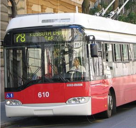 Szénné égett egy troli az Elem utcában 