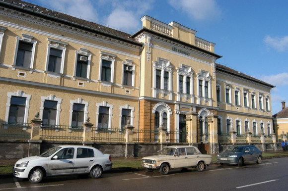 A szülészet után a fül-orr-gégészet is megszűnik a szentesi kórházban