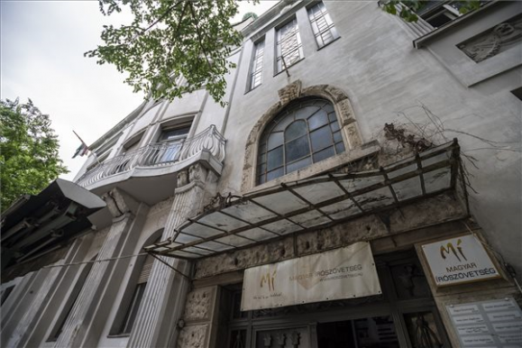 Várakozással tekint a Magyar Írószövetség a kormányközelbe került Libri jövőjére