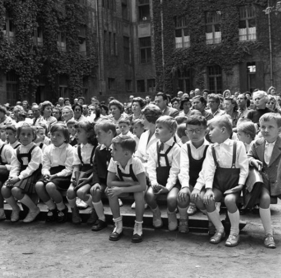 Jutalom az év végén: 5000 forintnyi könyvutalványt küldtek az osztálynak Pintérék – összesen