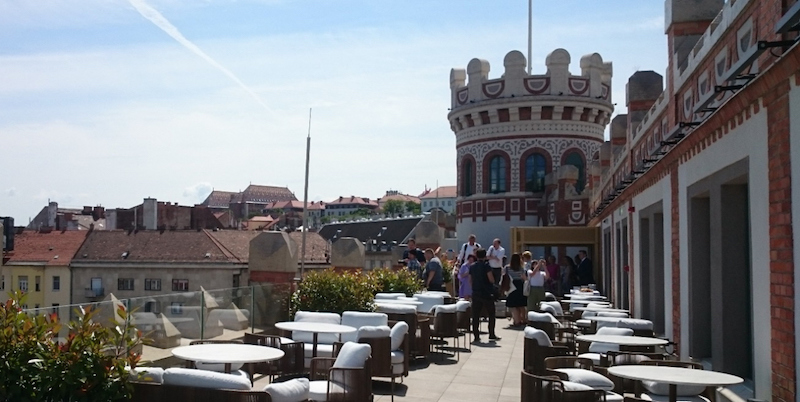 A Postapalota tetőterasza