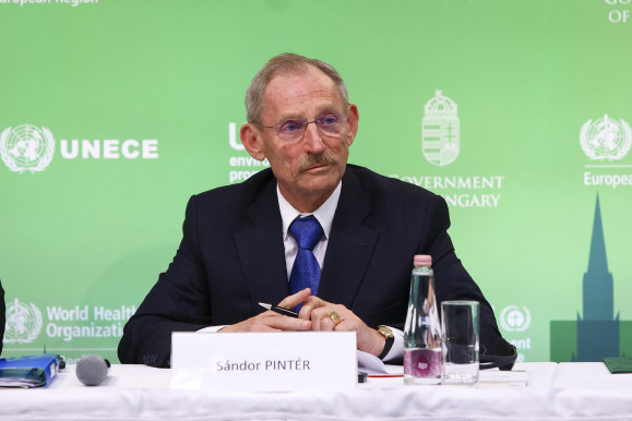 Szőlő utcai ügy: Pintér maga dönti el, hogy lemond-e