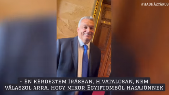 Hadházy: Amikor Orbán valódi kérdést kap, csak röhögcsélni tud