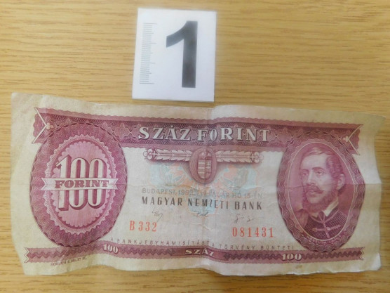 Négy darab érvénytelen százforintost zsákmányolt a betörő Diósjenőn