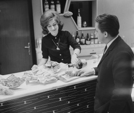 Arató András: Navigare nesze ezt – a lerágott csolnak