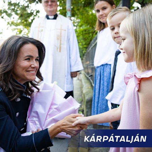 Novák Ukrajnában: Számíthatnak a magyarokra a megtámadottak, Magyarország segít