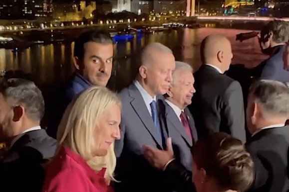 Arató András: Éljen augusztus 20.! És virágozzék is!