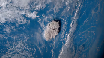 Természetes kísérlet: a viharcsináló vulkán