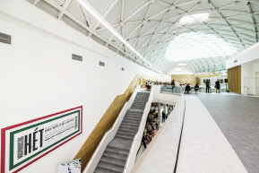 Gazdátlan seggnyalás a falon – Selmeci János jegyzete