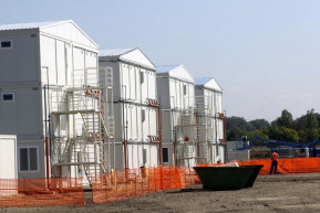 Tiltakozás egy konténerváros ellen, 200 éves színház és egy második generációs NER-ifjú