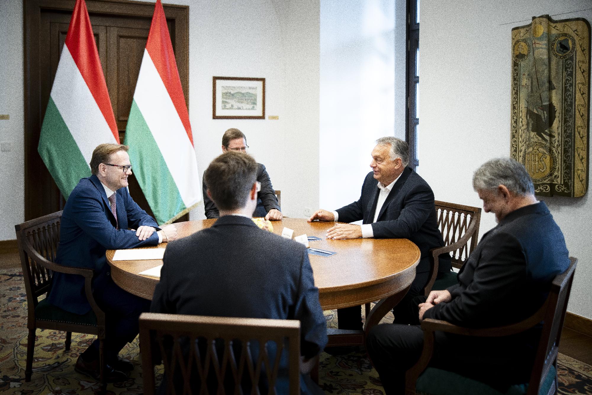Orbán Viktor az újonnan kinevezett főispánokkal tartott megb