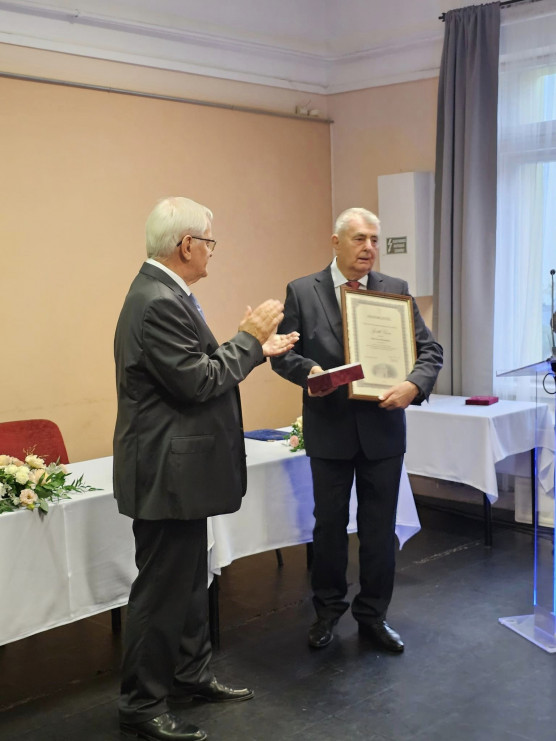 Saját magát avatta díszpolgárrá Diósd polgármestere