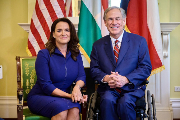 Varga Judit után Texasban turnézott Novák Katalin is