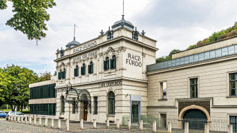 Karácsony: Most a fürdőket bünteti a kormány