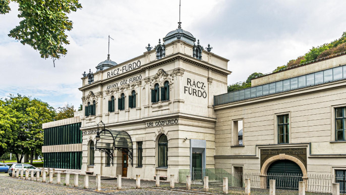 Karácsony: Most a fürdőket bünteti a kormány