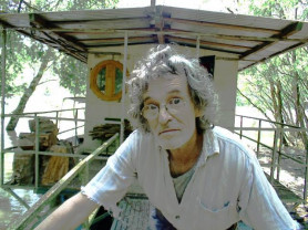 Meghalt Szirtes András