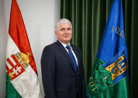 Milliós jutalmat kap Fót fideszes alpolgármestere, a pénzből a felesége által vezetett alapítványnak is jut 