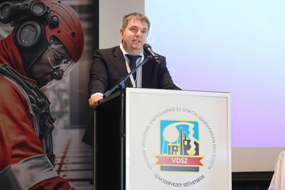 Zöldiparnak hazudják az akkumulátorgyártást a kormányzati szereplők