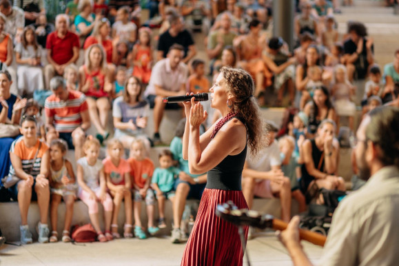 A pszichológus, aki mesekoncerteket ad