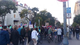 Több ezren tüntettek az Andrássy úton