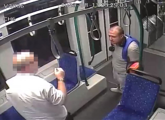 Megvertek egy villamosvezetőt Budán, a tettest körözi a rendőrség