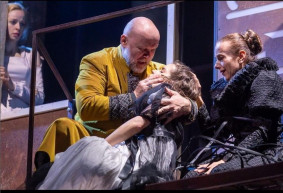 Blikk: Több felelőst találtak a Nemzeti Színházban történt balesetben