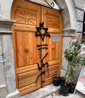 Horogkeresztet fújtak a zsidó kultúrközpontra Lijubjanában