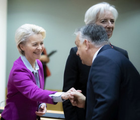 Lakner: A kormány az EU elvárásai és saját belpolitikai érdekei közt egyensúlyozik