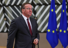 A német védelmi miniszter is Kijevbe utazott