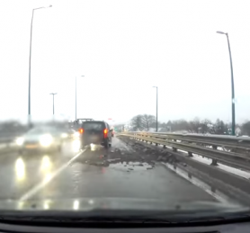 Videó: Gigantikus kráter jött létre a Csömöri úti felüljárón