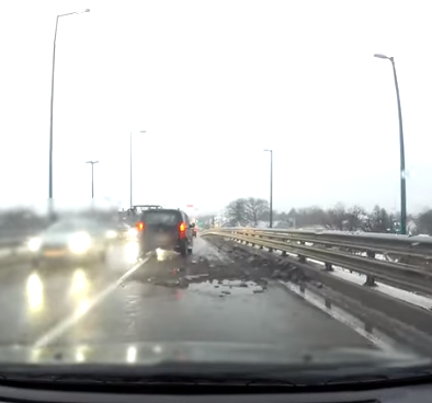 Videó: Gigantikus kráter jött létre a Csömöri úti felüljárón