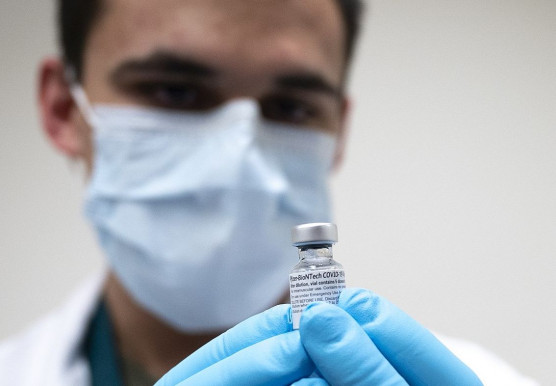 Beperelte a Pfizer és a BioNTech Magyarországot