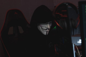 Hackerek támadják a Simple-t