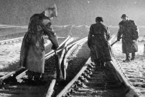 Korai öröm a MÁV-nál: pótlóbuszok és késések a frissen átadott vonalon