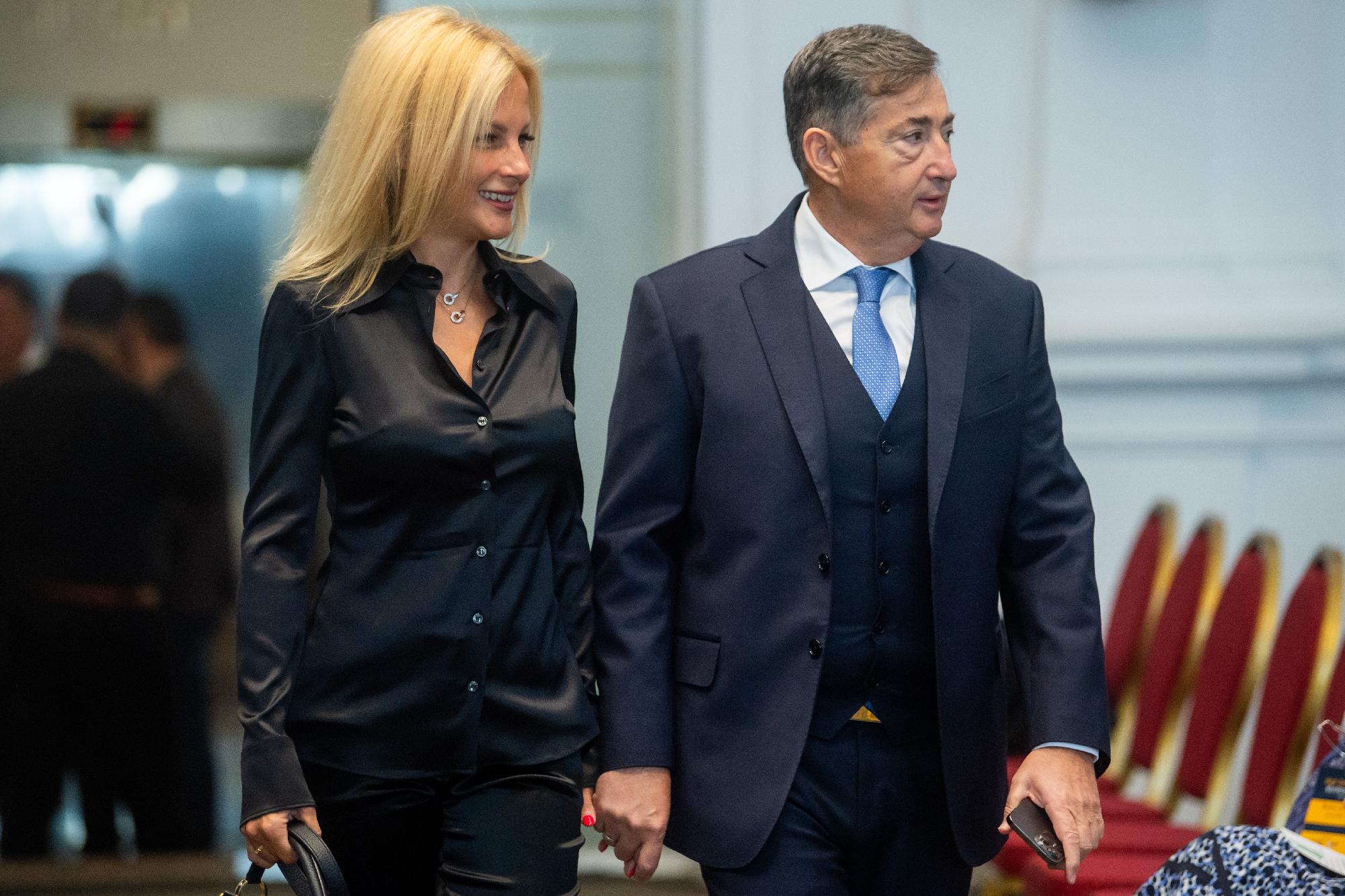 A tantermen kívüli világgal és a munka világával is össze