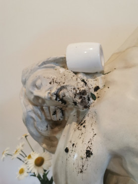 Százezres pusztítást végzett egy ámokfutó a Bosnyák téri templomban