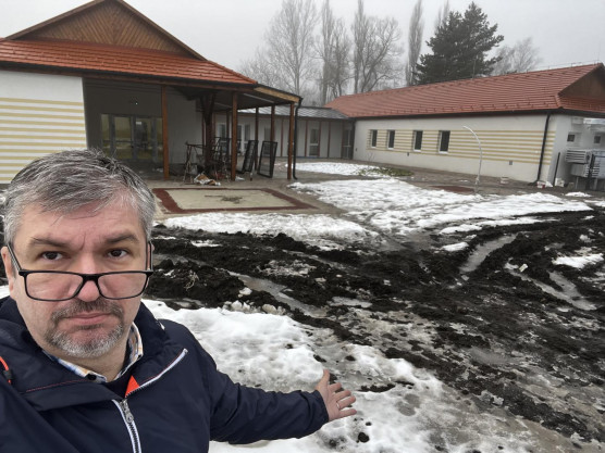 Hadházy: Csak akkor jön ki a mini bölcsőde ára, ha a gyerekek vécéje aranyból készül