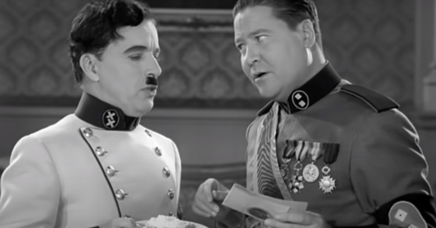 Chaplin „Diktátorával” is azonosítják Orbánt
