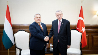 Guardian: Orbán Viktor jobboldali vezetők sorával randevúzott