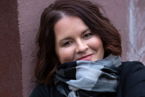 Csapody Kinga: Vörös vagy fekete